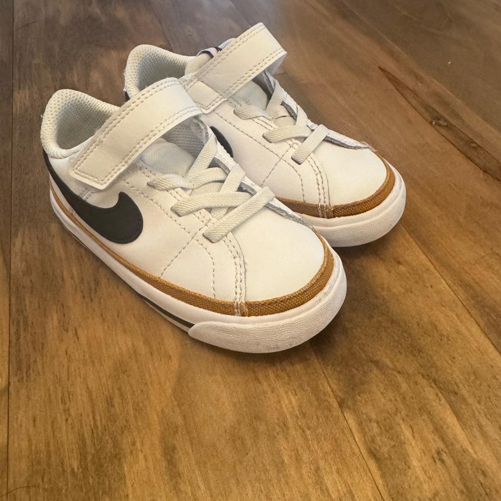 Nike White and Brown Sneakers with Velcro Closure